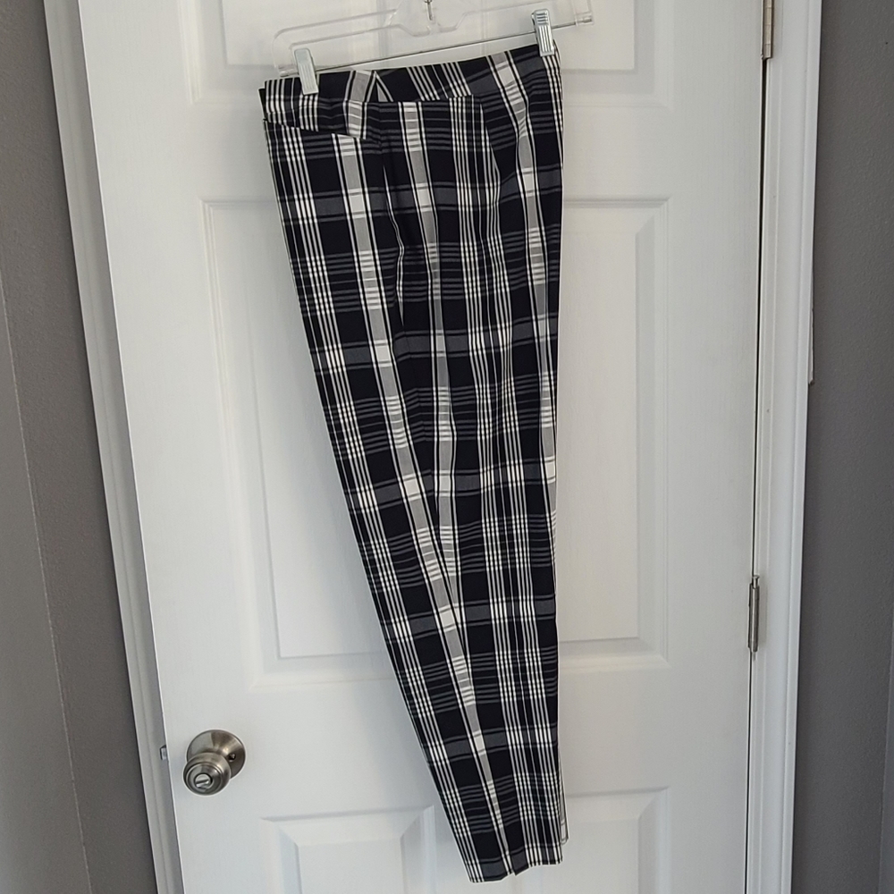 Cropped, high wasted plaid pants.